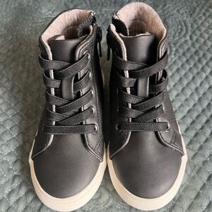 Cat & Jack High Top Sneakers. Boys Size 8 (toddler)